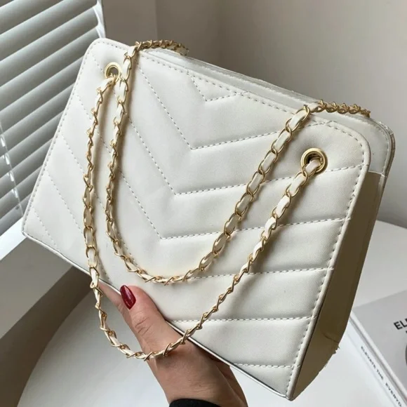 Minimalist Chevron quilted handbag nude black white chain - Picture 8 of 12